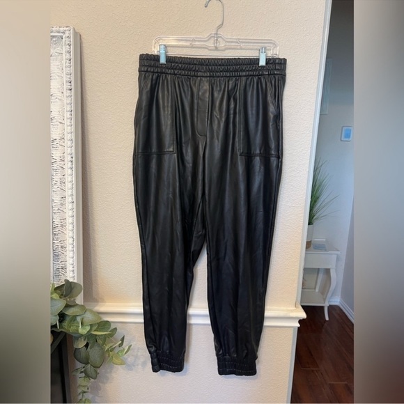 Express Black Jacket medium Express Women Black Faux- Leather Pants - Picture 10 of 10